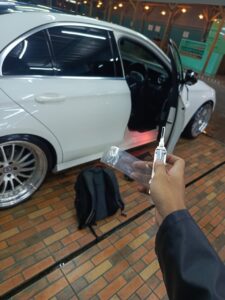 kunci mobil didalam